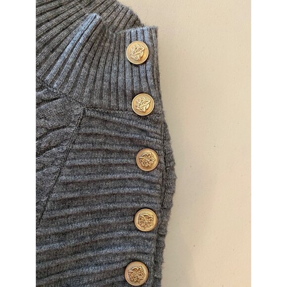 Cyrus Gray Cable Knit Sweater Button Detail at Shoulder Medium - Picture 9 of 9